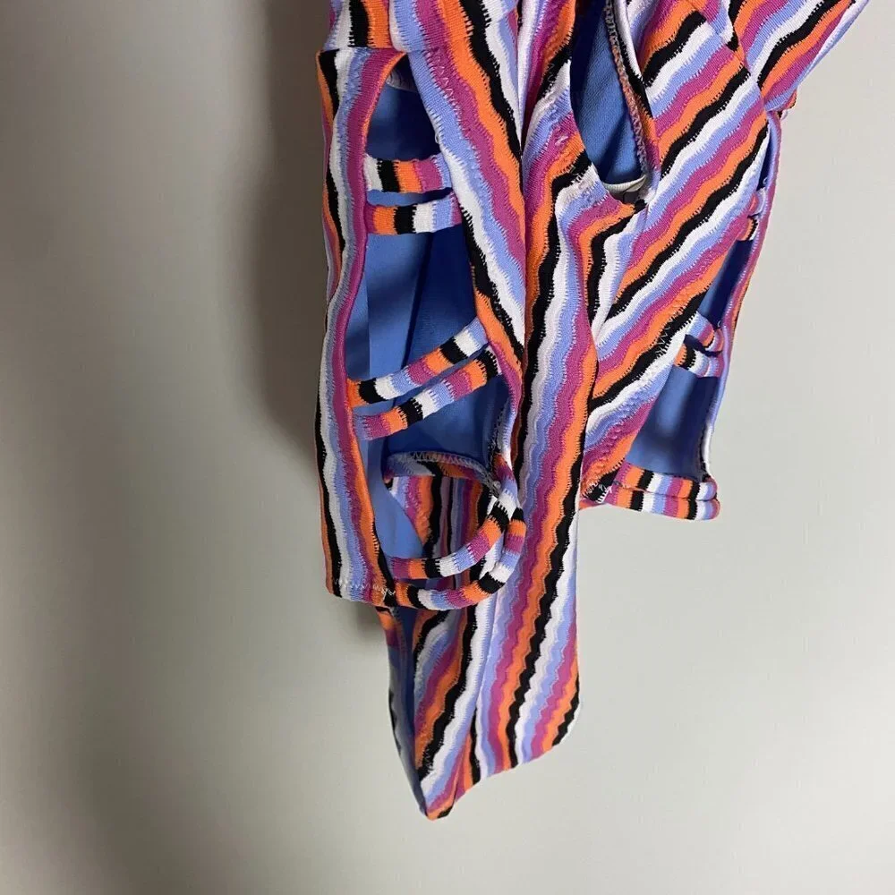 Jessica Simpson Got the Groove Plunge Strappy One Piece Swimsuit Womens Sall - Picture 5 of 9